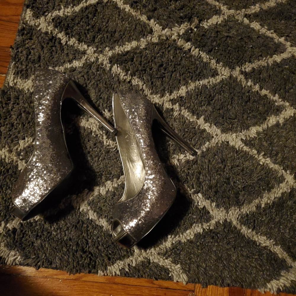 shoes - Picture 2 of 3